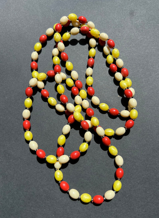 Not At All complicated Vintage Lucite Bead Necklace
