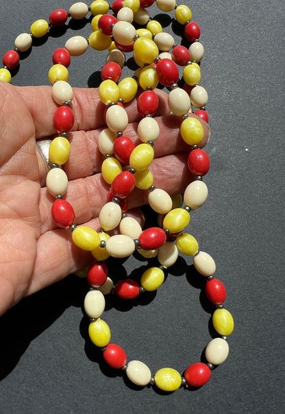 Not At All complicated Vintage Lucite Bead Necklace