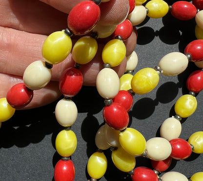 Not At All complicated Vintage Lucite Bead Necklace