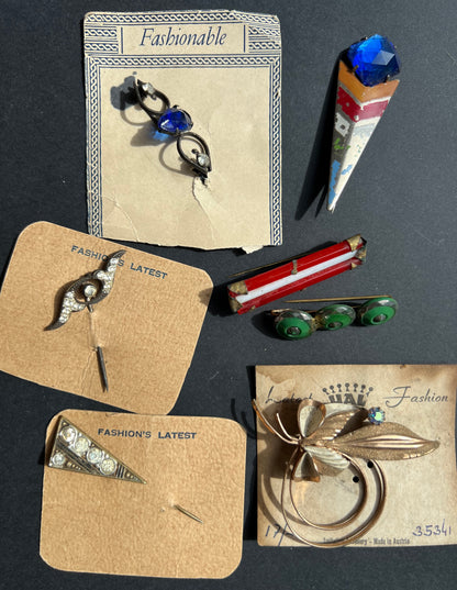 7 1930s/40s Brooches + Pins with some wear or tarnish