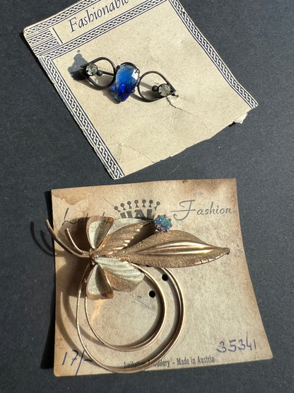 7 1930s/40s Brooches + Pins with some wear or tarnish
