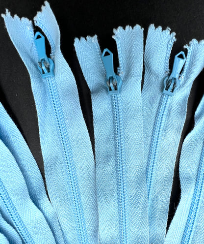 10 Vintage 18cm Vintage Pale Blue Zips