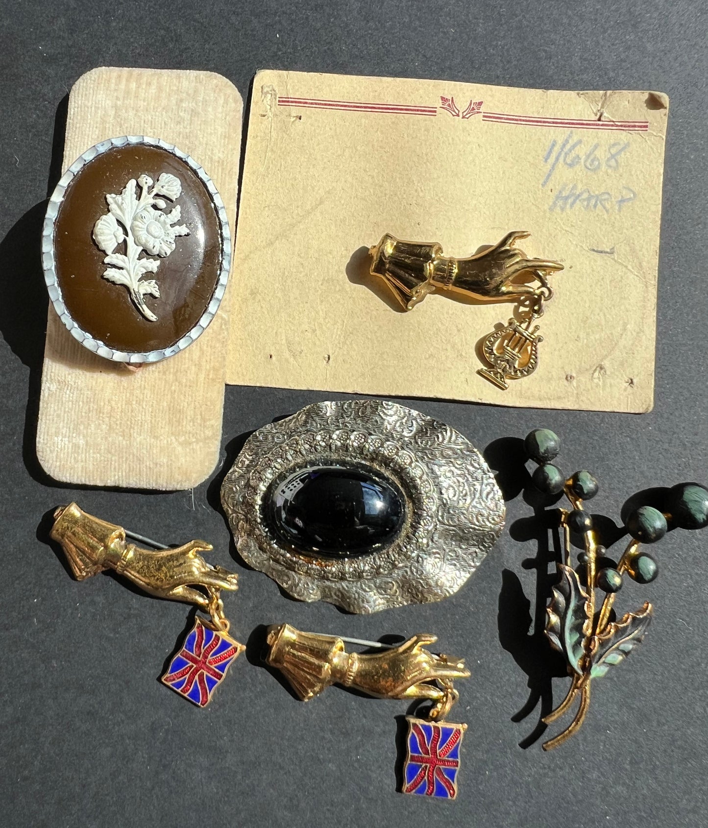 7 1930s/40s Brooches + Pins with some wear or tarnish