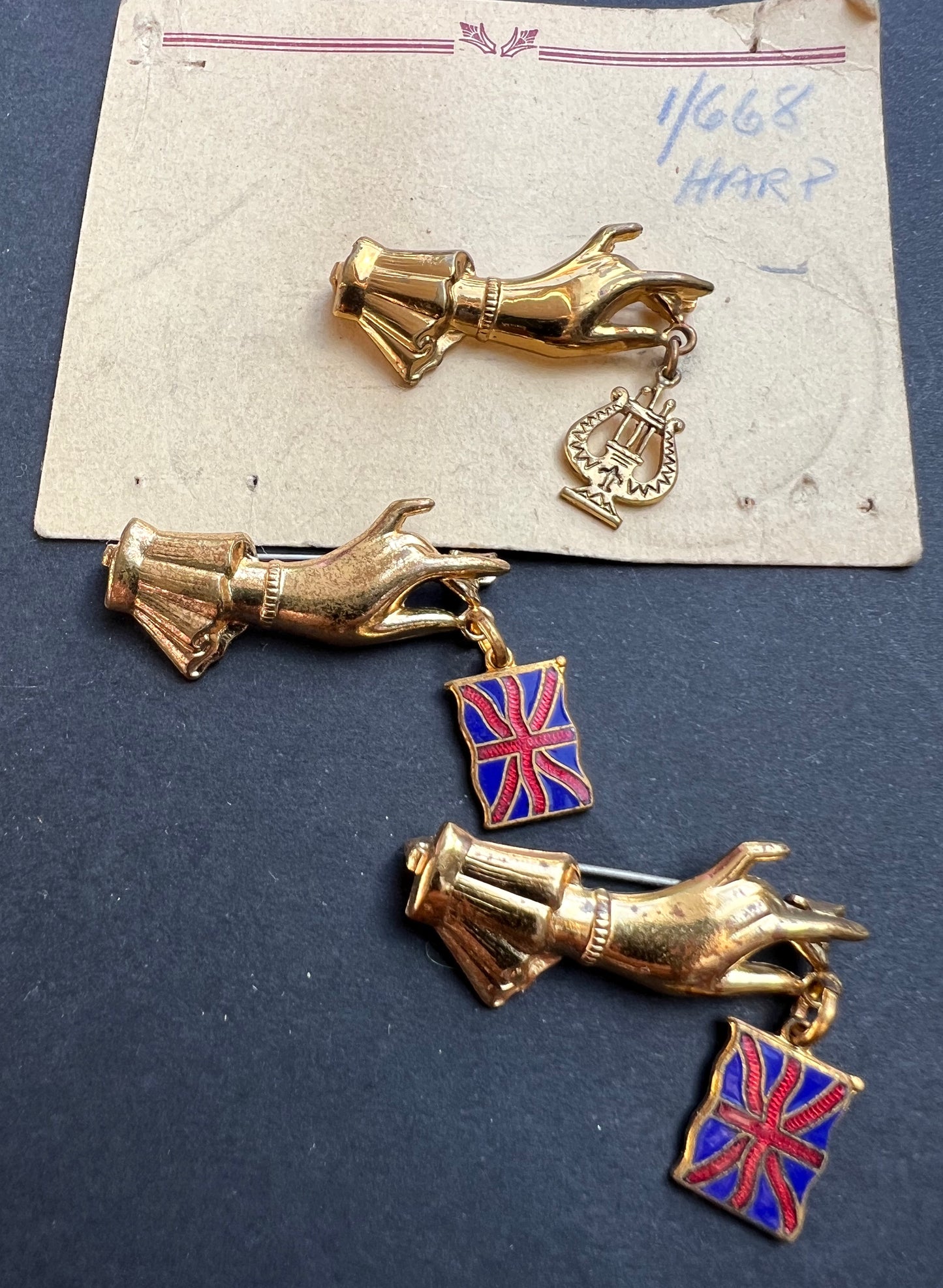 7 1930s/40s Brooches + Pins with some wear or tarnish