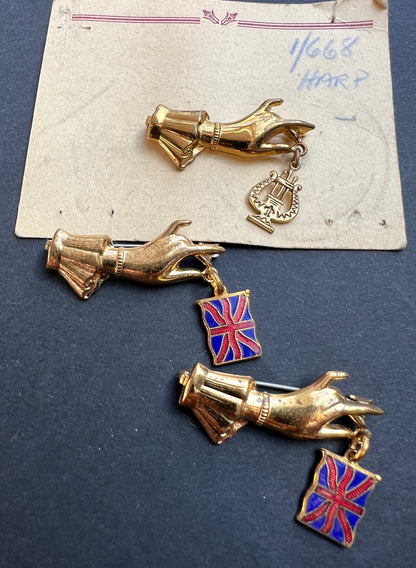 7 1930s/40s Brooches + Pins with some wear or tarnish