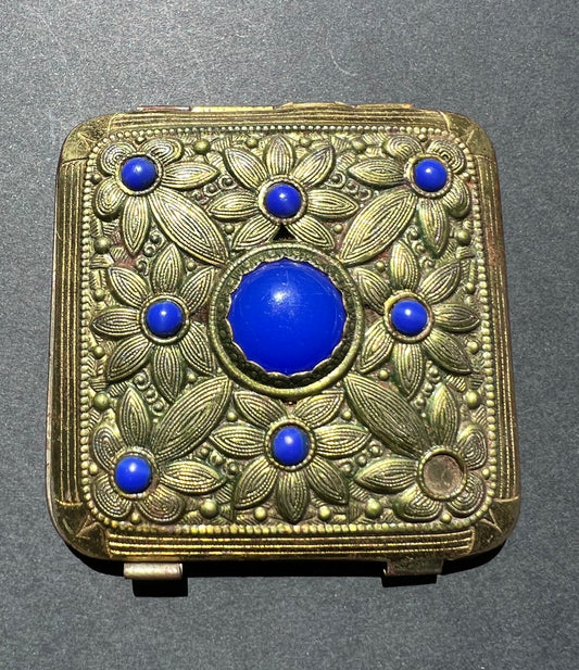 Lovely vintage Compact - Stone missing and bit rusty on back