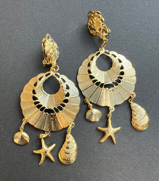 Joyous 1980s Golden Seashell Clip On Earrings