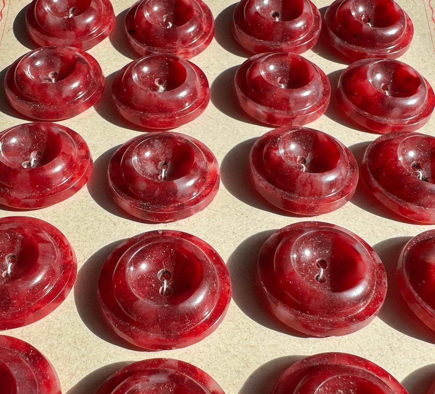 24 Red + Maroon Marbled Italian 2.2cm Buttons