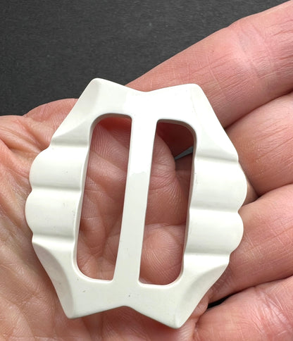 Appealing 1940s 5cm White Belt Buckle for up to 3cm Belt.