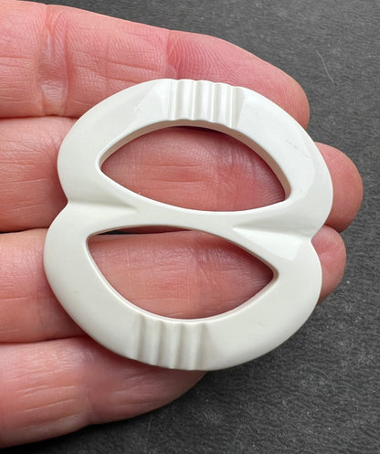 1940s White Apple Shaped 4cm Buckle for up to 2.5cm wide Belt.