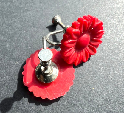 Delightful Little 1940s Flower Clip-on Earrings - 1.8cm wide.
