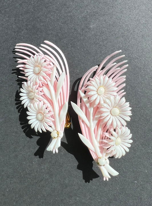 Angelic 1950s Pink & White Flower Clip-on Earrings