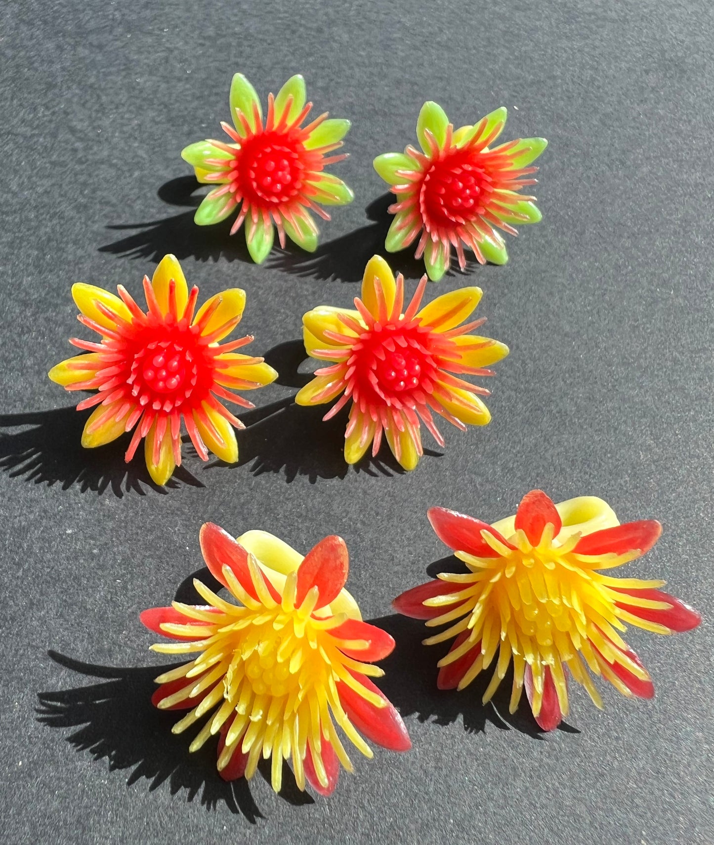 WHOLESALE 12 x Wonderfully Cheerful 1960s Plastic SUNFLOWER Clip On Earrings