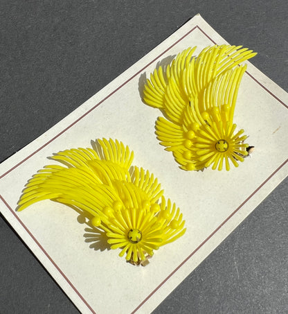 Cheerful Yellow 1950s Clip-On Yellow Earrings