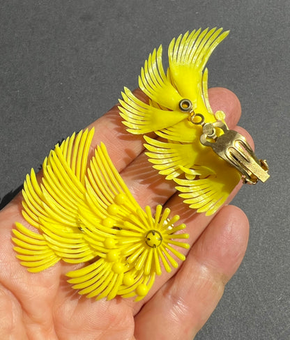Cheerful Yellow 1950s Clip-On Yellow Earrings
