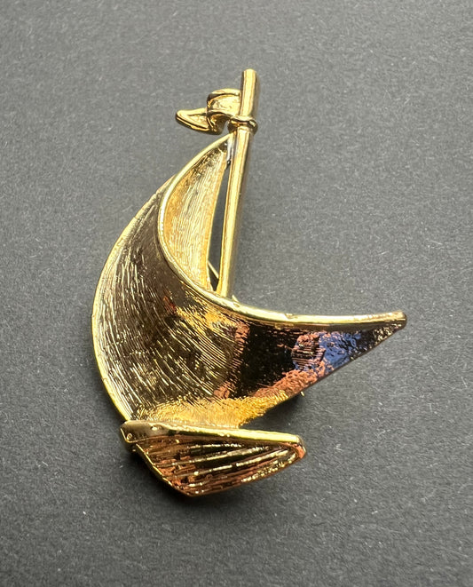Dynamic and Carefree Vintage Yacht Brooch