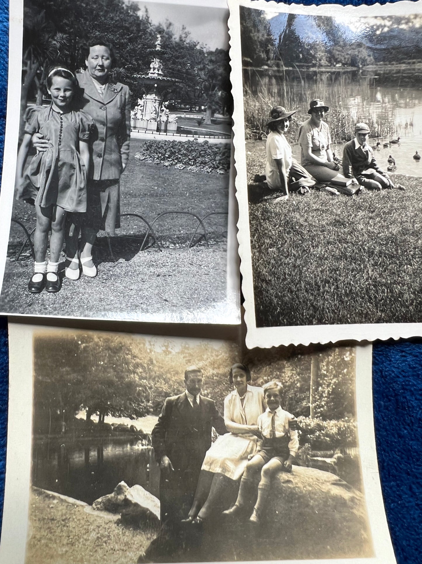 8 Old Photos of People in the Park. (E22)
