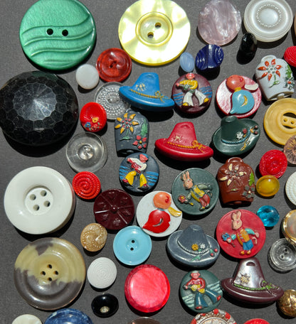 100 All Different Exciting Vintage Buttons Novelty, Glass, Metal, Lucite..