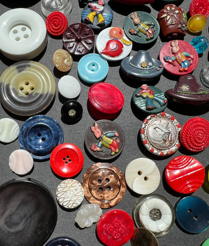 100 All Different Exciting Vintage Buttons Novelty, Glass, Metal, Lucite..