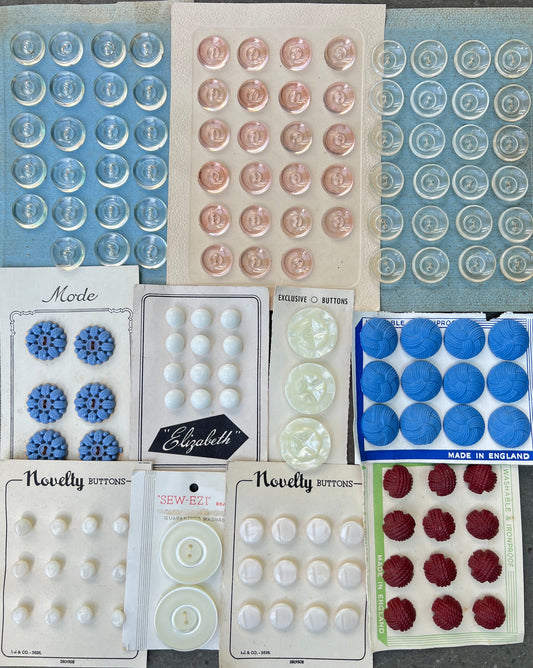 11 Sheets of Vintage Glass, Lucite and Bakelite Buttons (L)