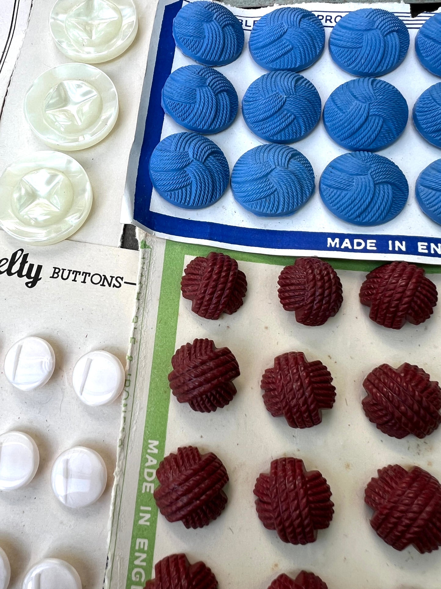11 Sheets of Vintage Glass, Lucite and Bakelite Buttons (L)