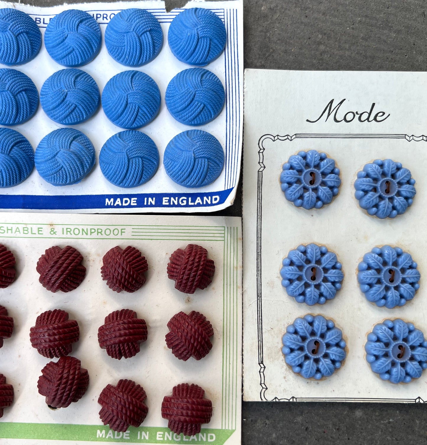 11 Sheets of Vintage Glass, Lucite and Bakelite Buttons (L)