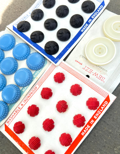 10 Sheets of Vintage Glass, Bakelite and Lucite Buttons (P)