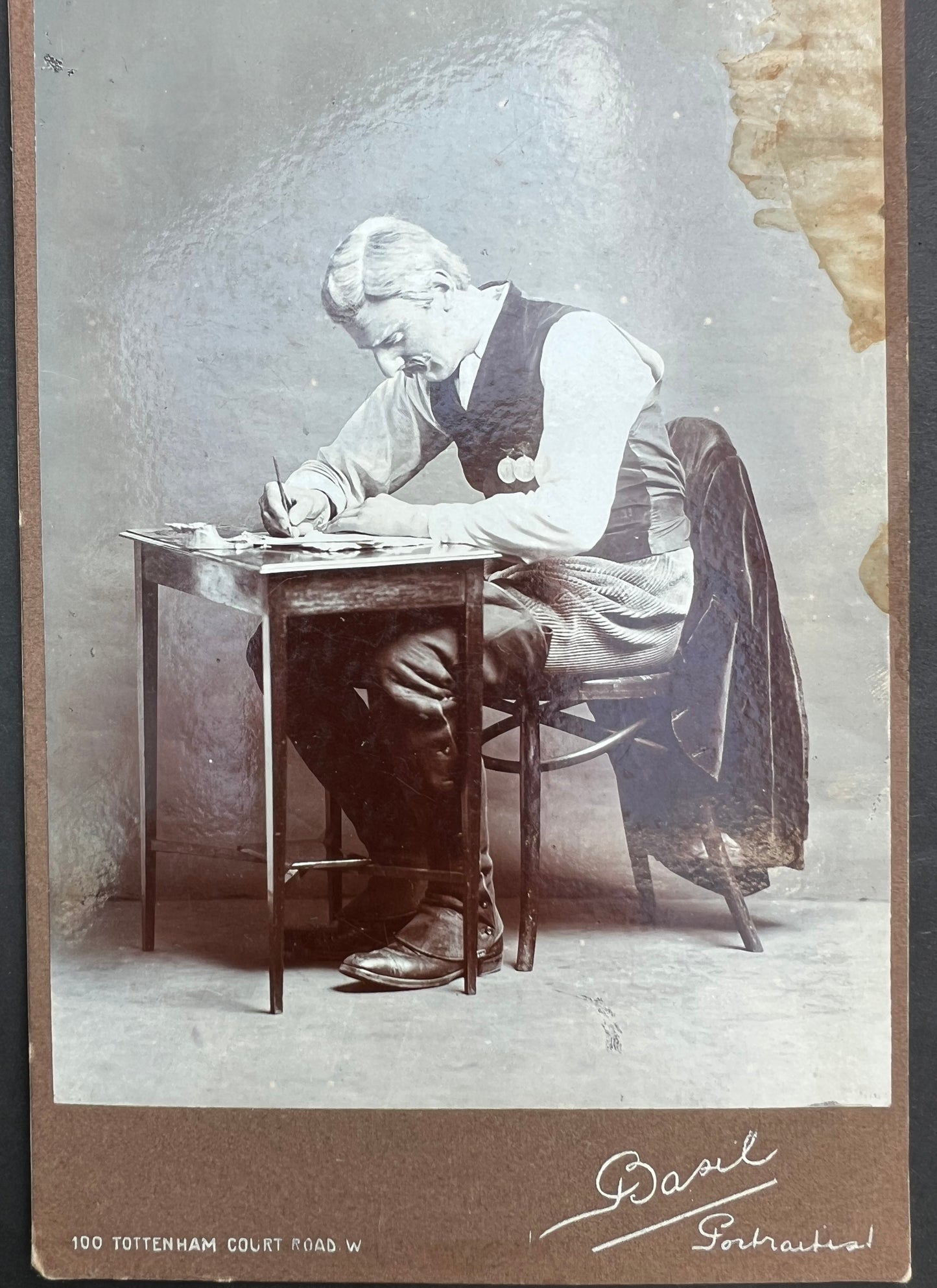 6 Fascinating Old Photos of People at their Desks 1890s-1960s (F22)