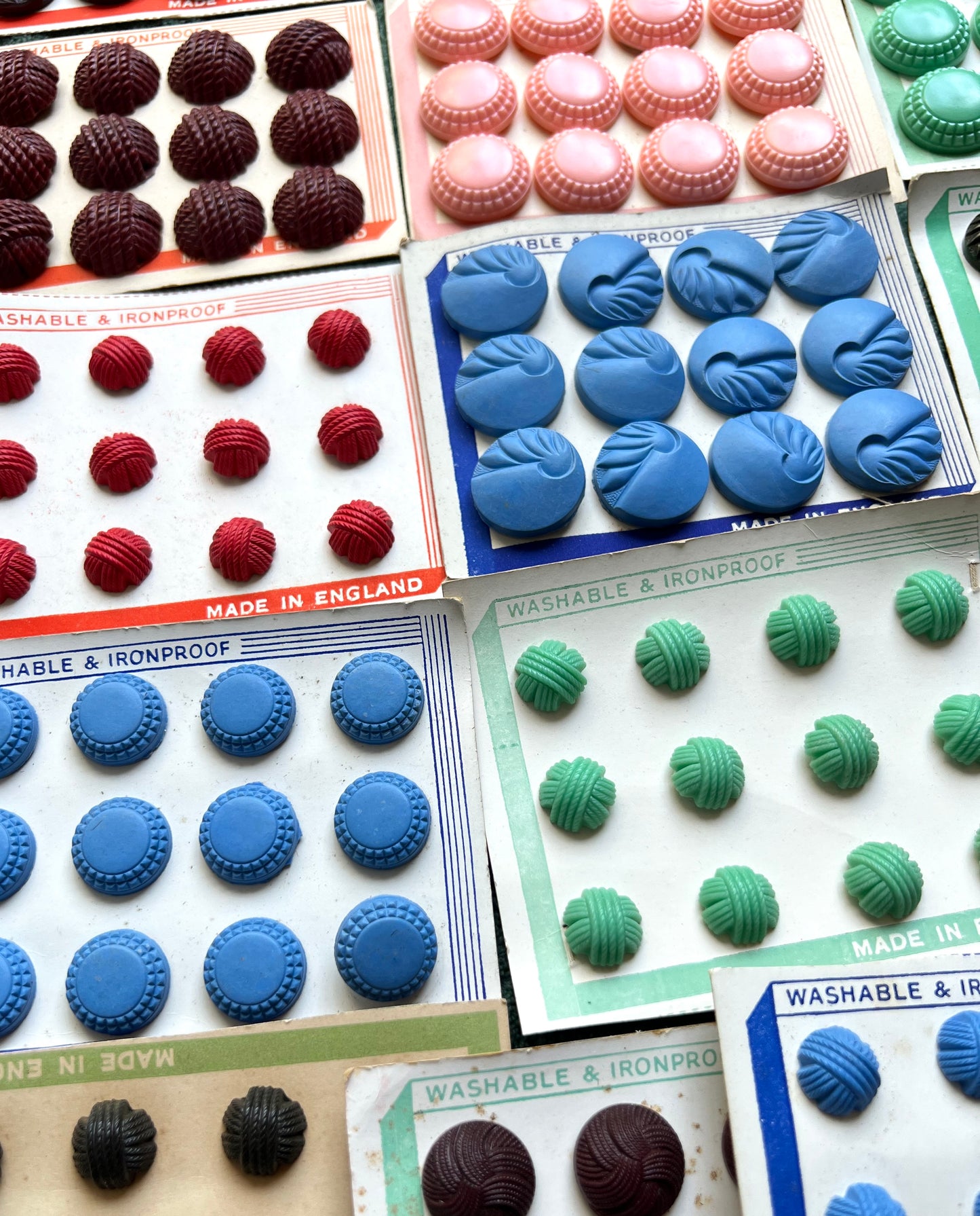 16 Sheets of Vintage Bakelite and Catalin Buttons (T)