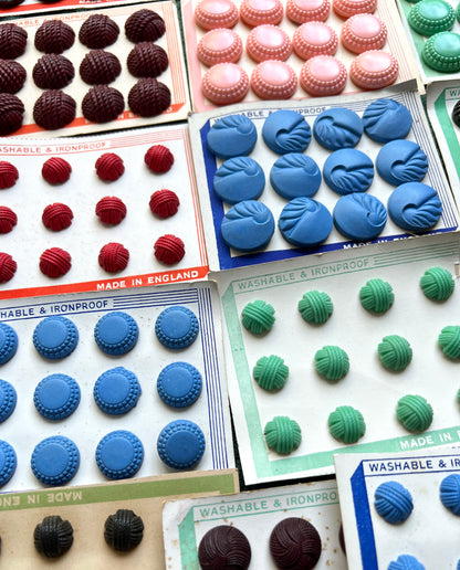 16 Sheets of Vintage Bakelite and Catalin Buttons (T)