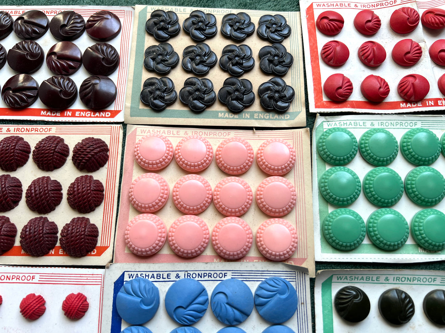 16 Sheets of Vintage Bakelite and Catalin Buttons (T)