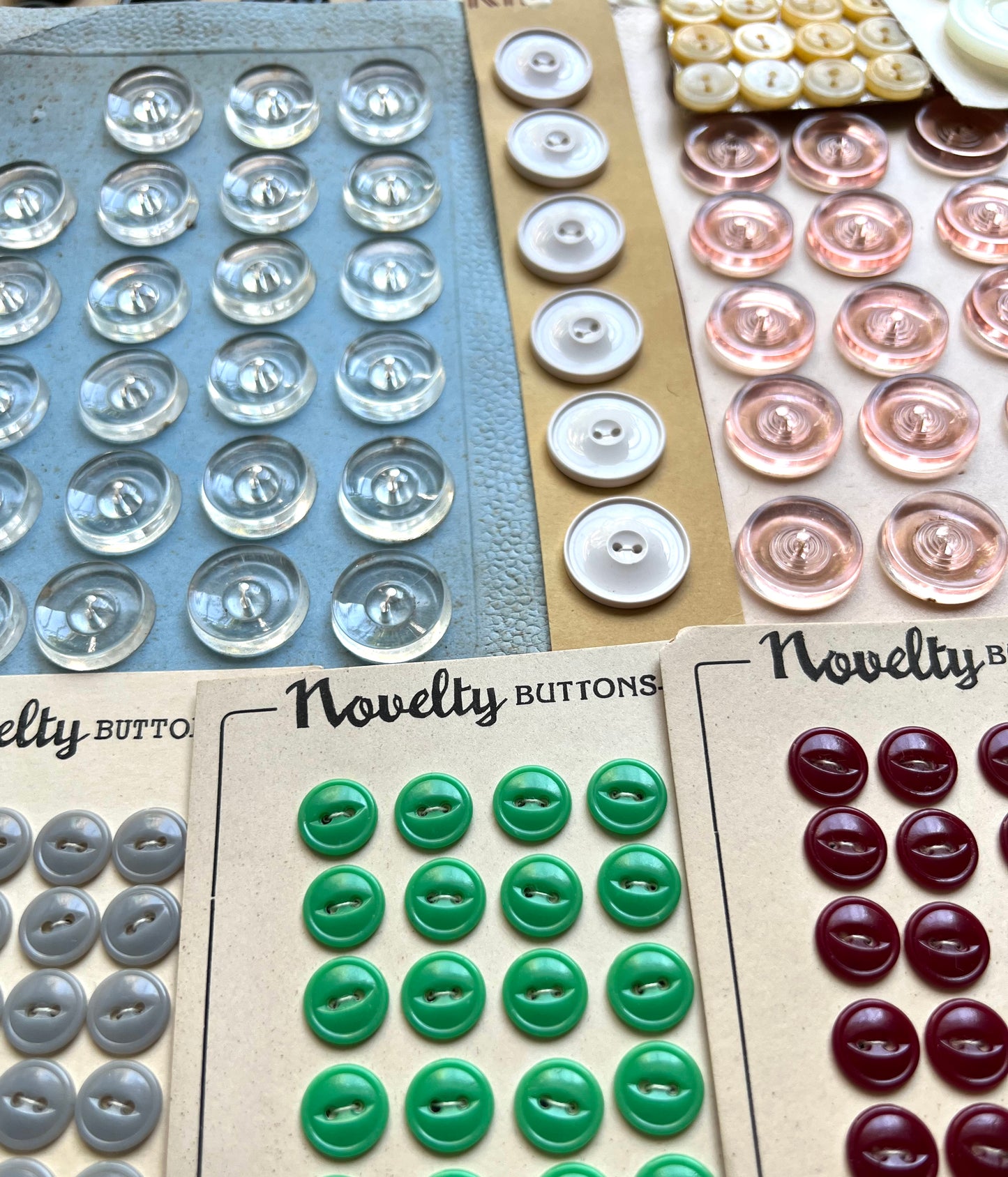 15 Sheets of Assorted Coloured Vintage Glass, Bakelite and Lucite Buttons (U)
