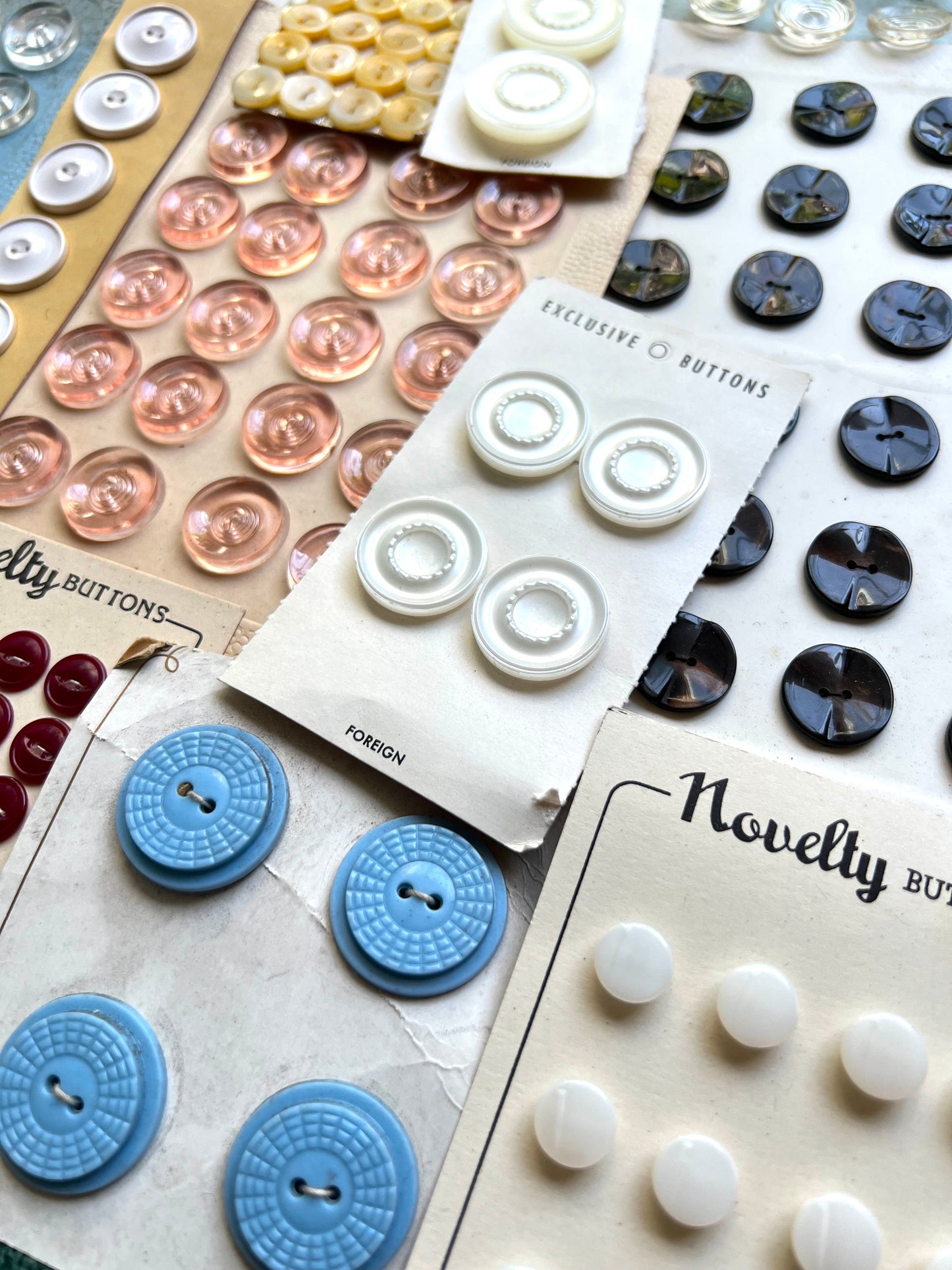 15 Sheets of Assorted Coloured Vintage Glass, Bakelite and Lucite Buttons (U)