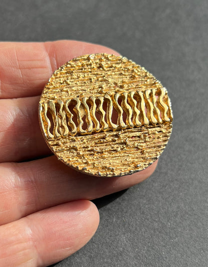 Very 1960s Textured Golden Scarf Clip