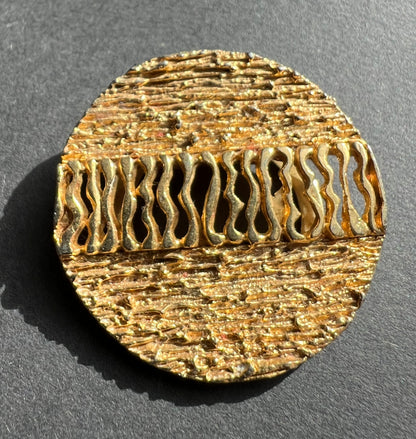 Very 1960s Textured Golden Scarf Clip