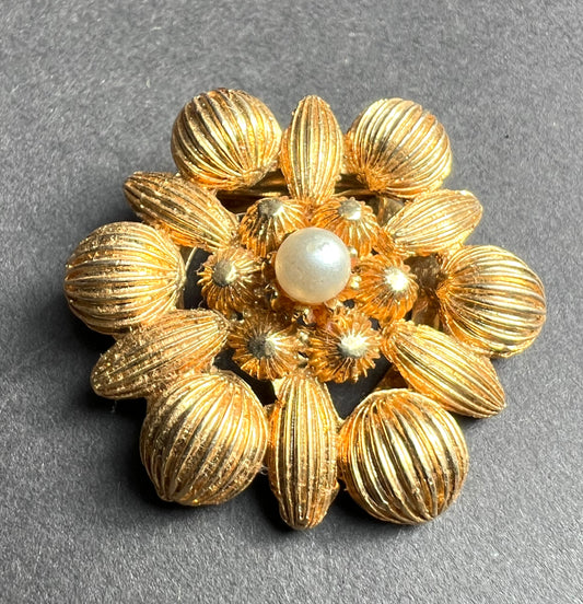 1960s Faux Pearl Golden Scarf Clip