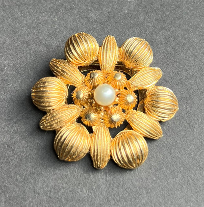 1960s Faux Pearl Golden Scarf Clip