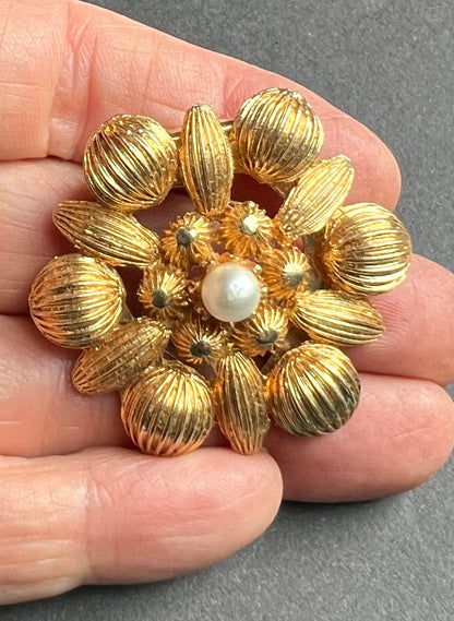 1960s Faux Pearl Golden Scarf Clip
