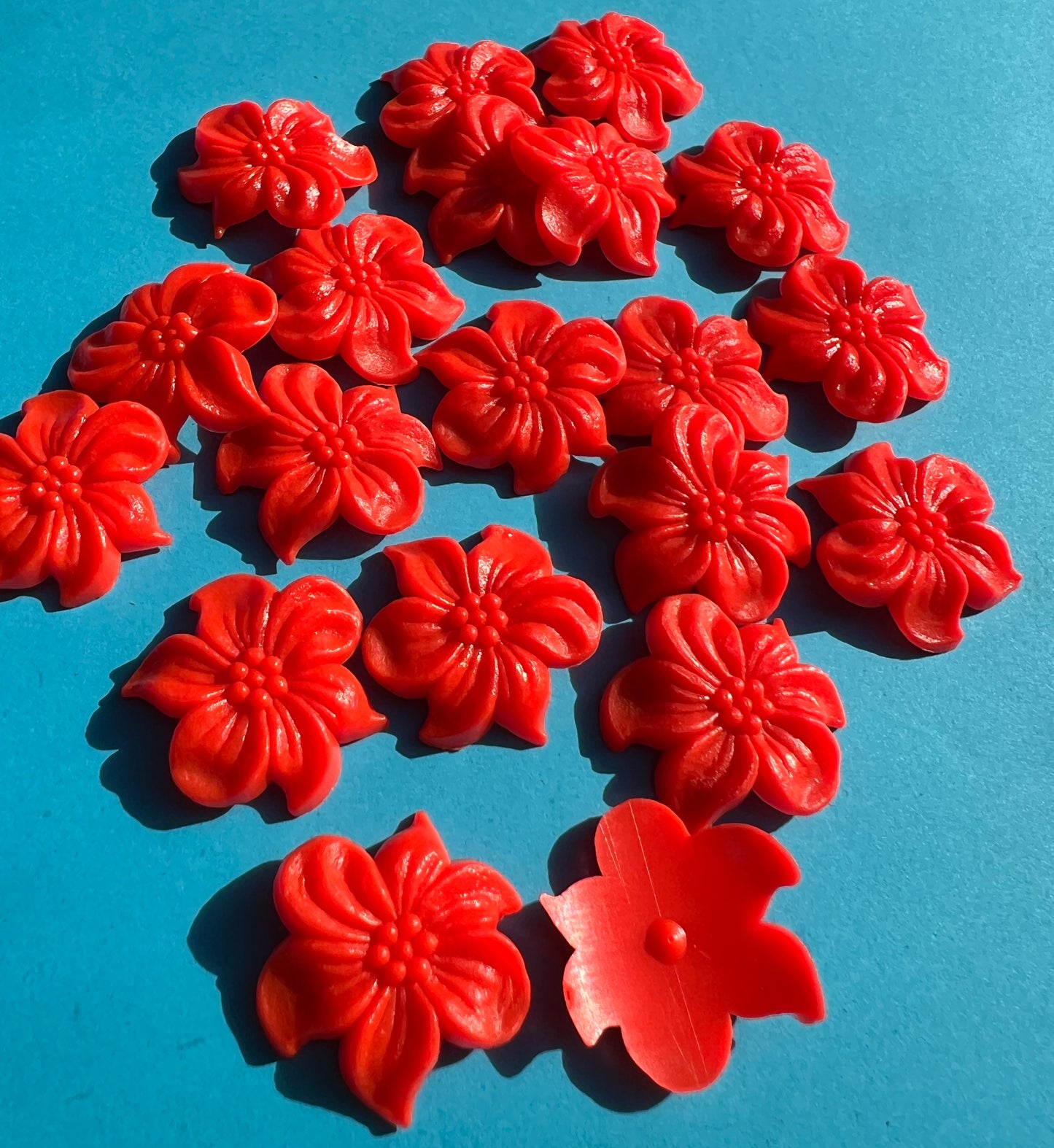 20 Charming Vintage Flower Cabochons - 2.3cm wide Choice of Colours