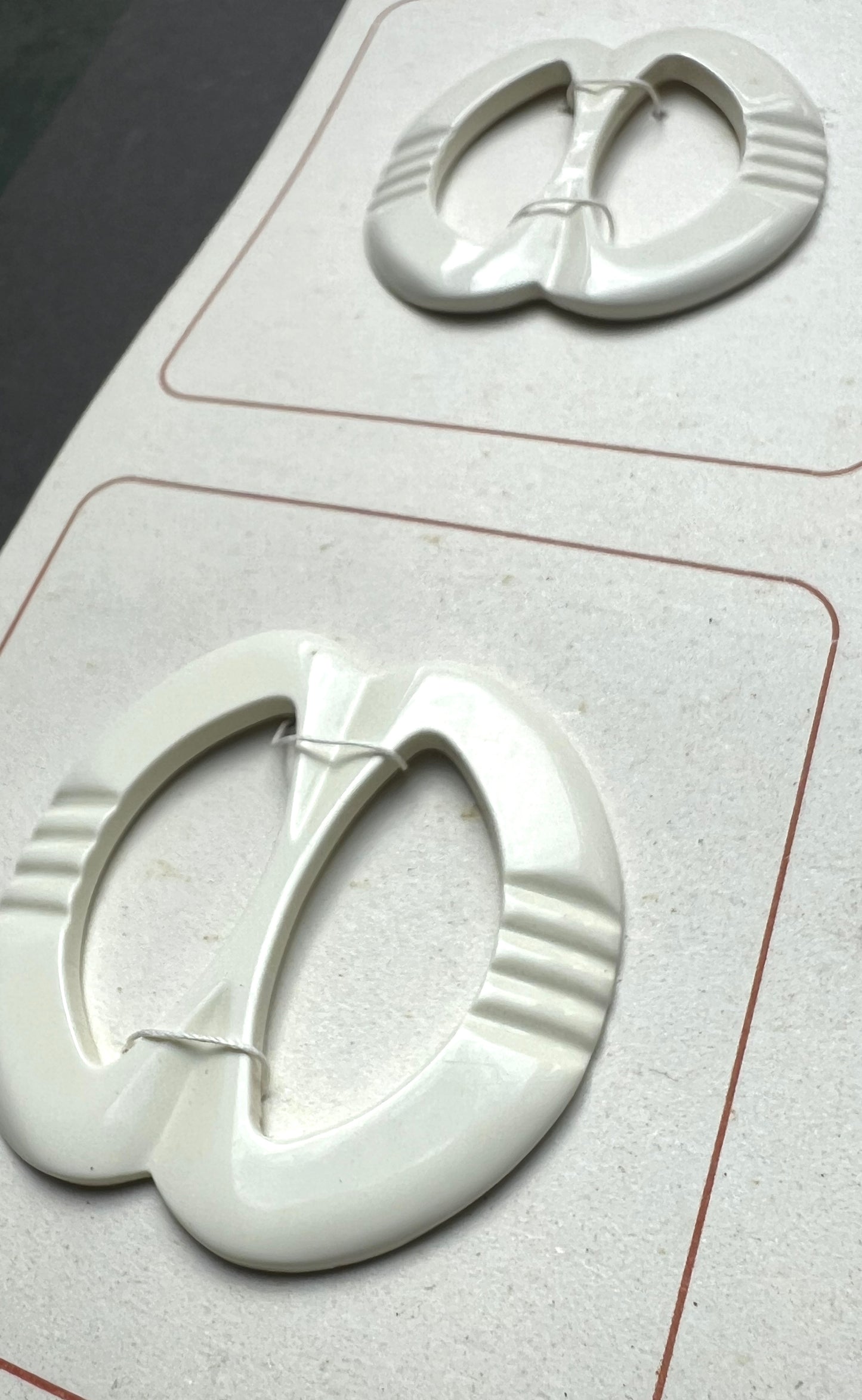 WHOLESALE Sheet of 6 Vintage 1940s White Apple Shaped 4cm Buckle for up to 2.5cm wide Belt