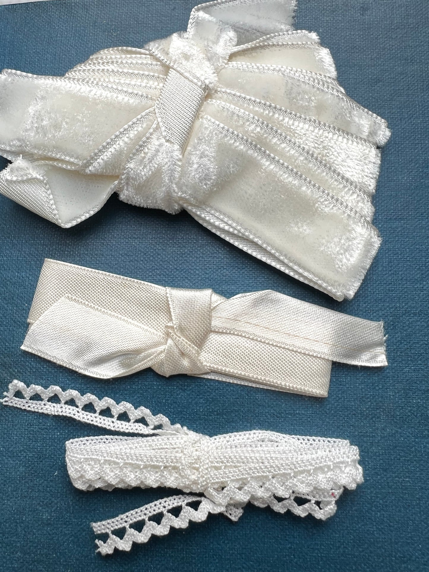 White Vintage Craft Pack Incl. Glass Beads, Leaf Sequins and Trim