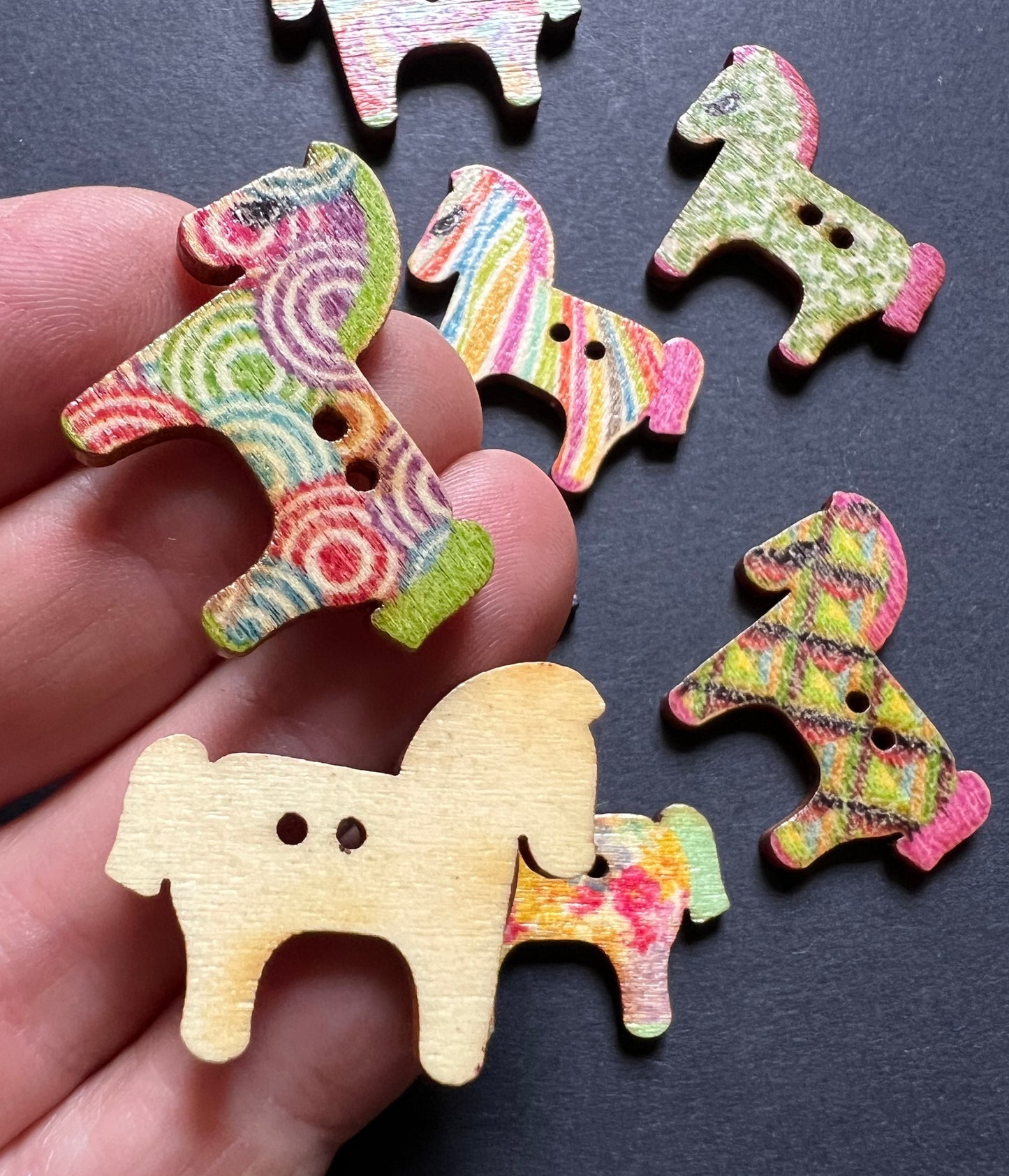 8 Wooden Horse Buttons Set 1.