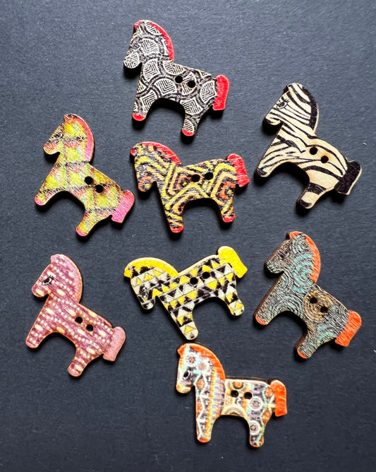 8 Wooden Horse Buttons Set 6.