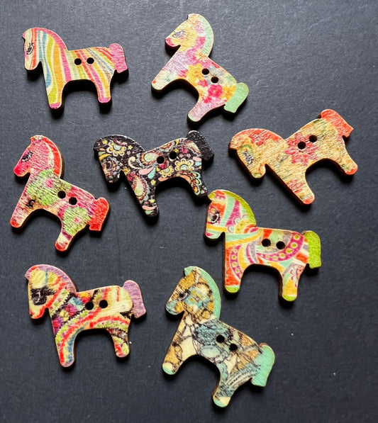 8 Wooden Horse Buttons Set 4.