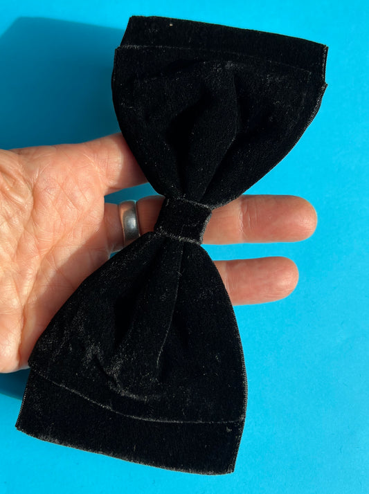 Impressive 17cm wide Black Velvet Hair Bow