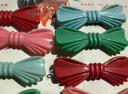 Grubby 1940s Shop Display Card of LATEST HAIR WEAR Bow Hair Grips MADE IN ENGLAND