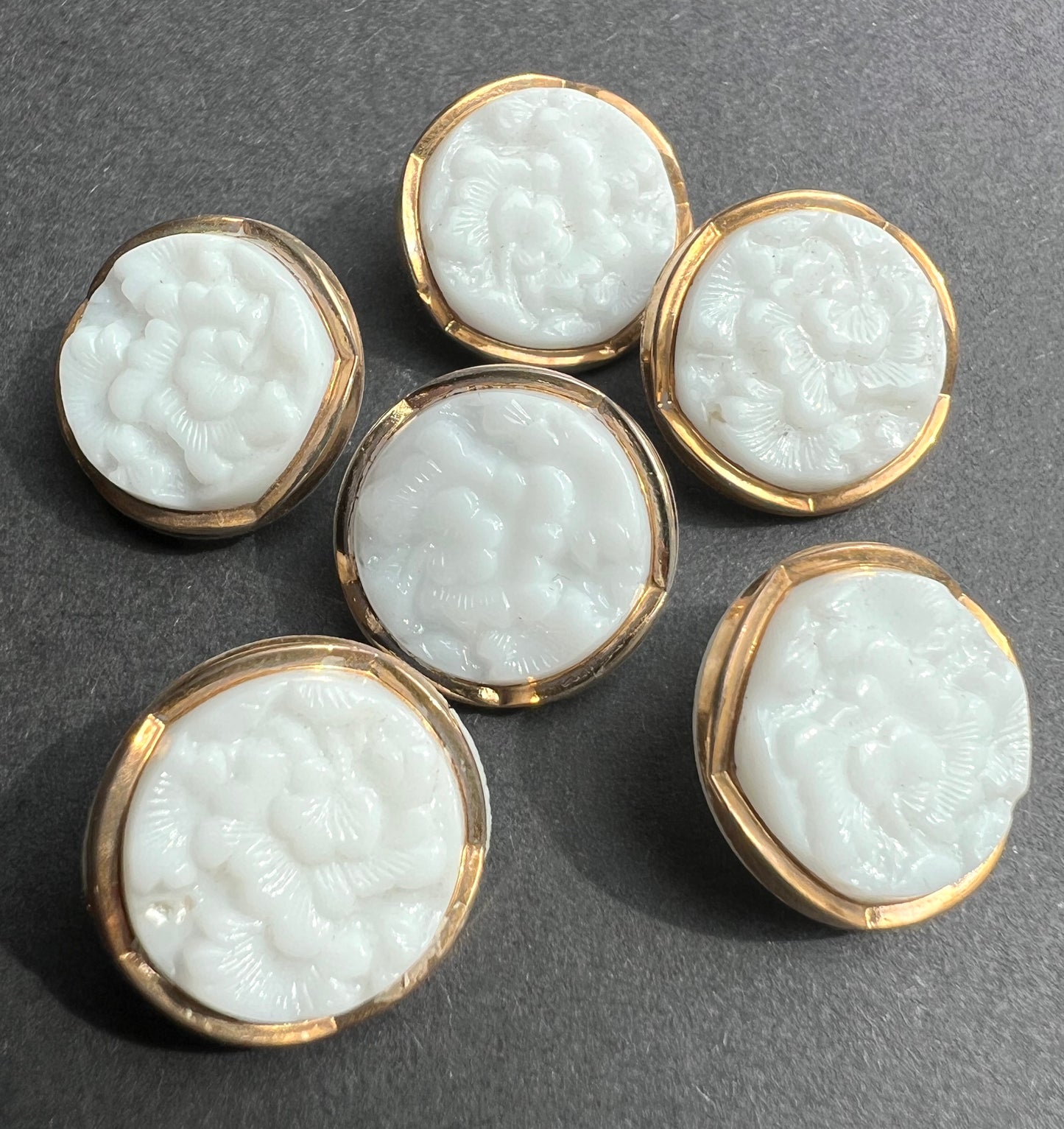 6 Gorgeous 1930s White + Gold Deco 1.8cm Glass Flower Buttons