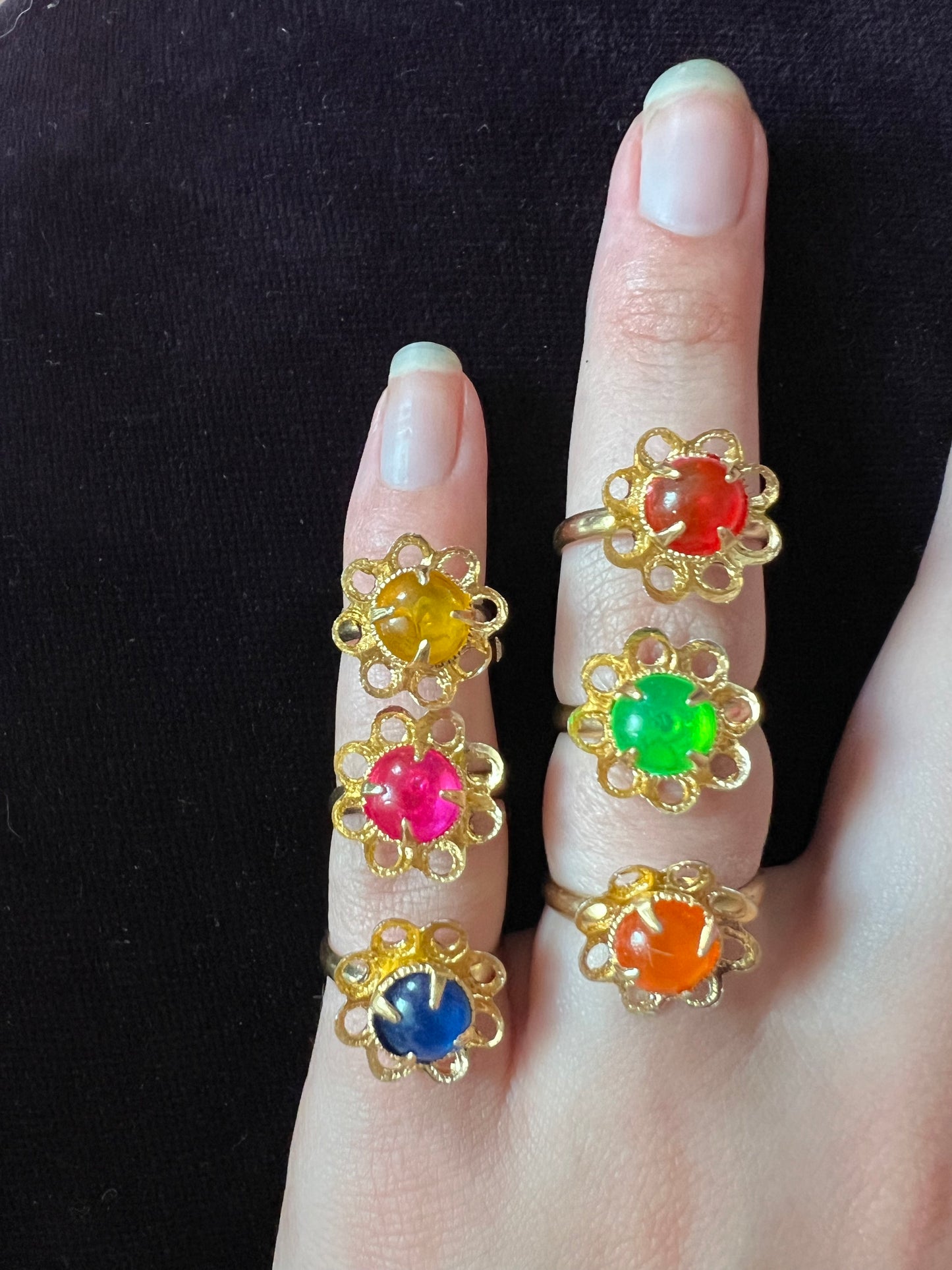 6 Colourful Vintage Adjustable Neon Flower Rings
