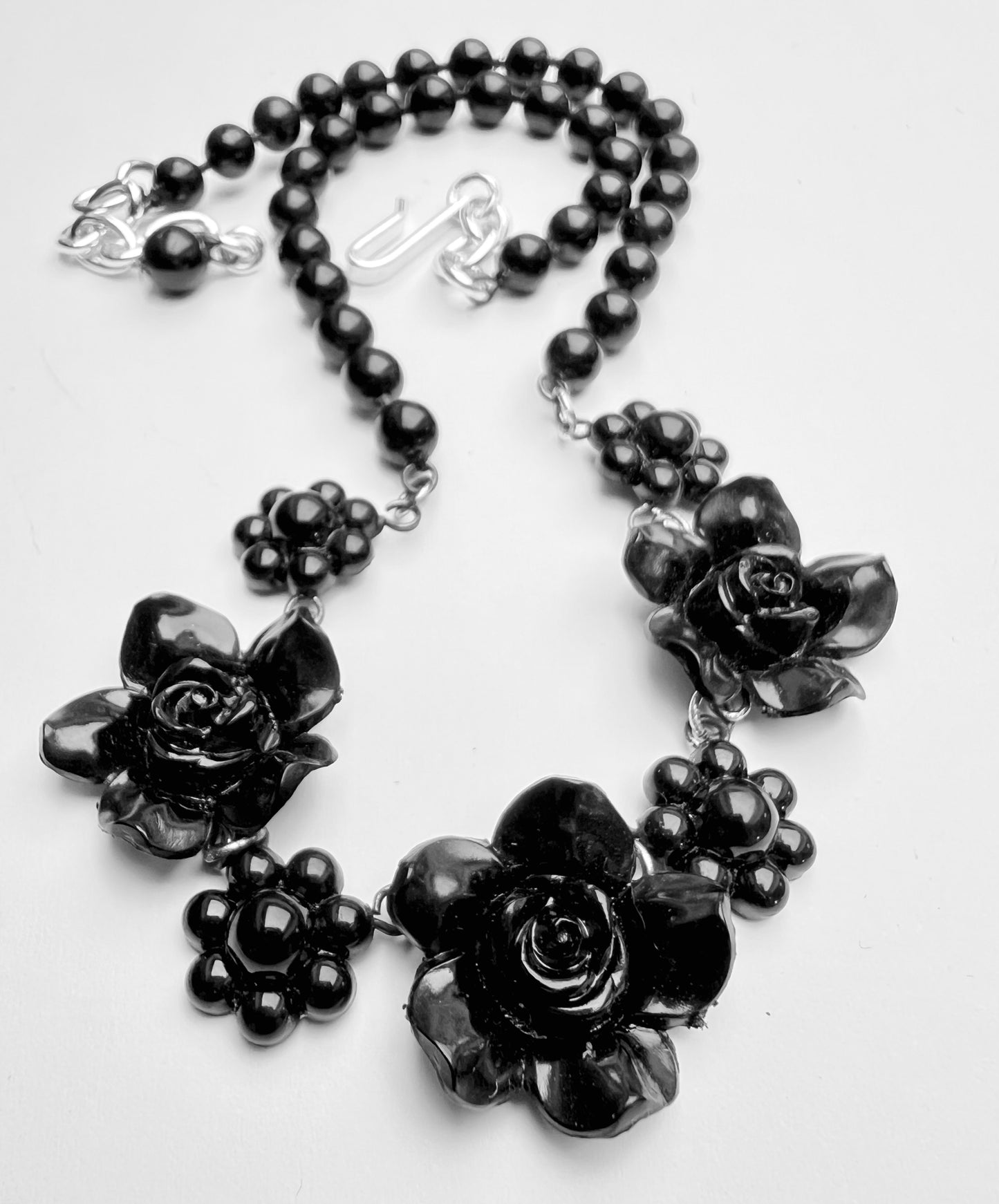 Darkly Pretty Black Flowers 1950s Necklace. 45cm/18"