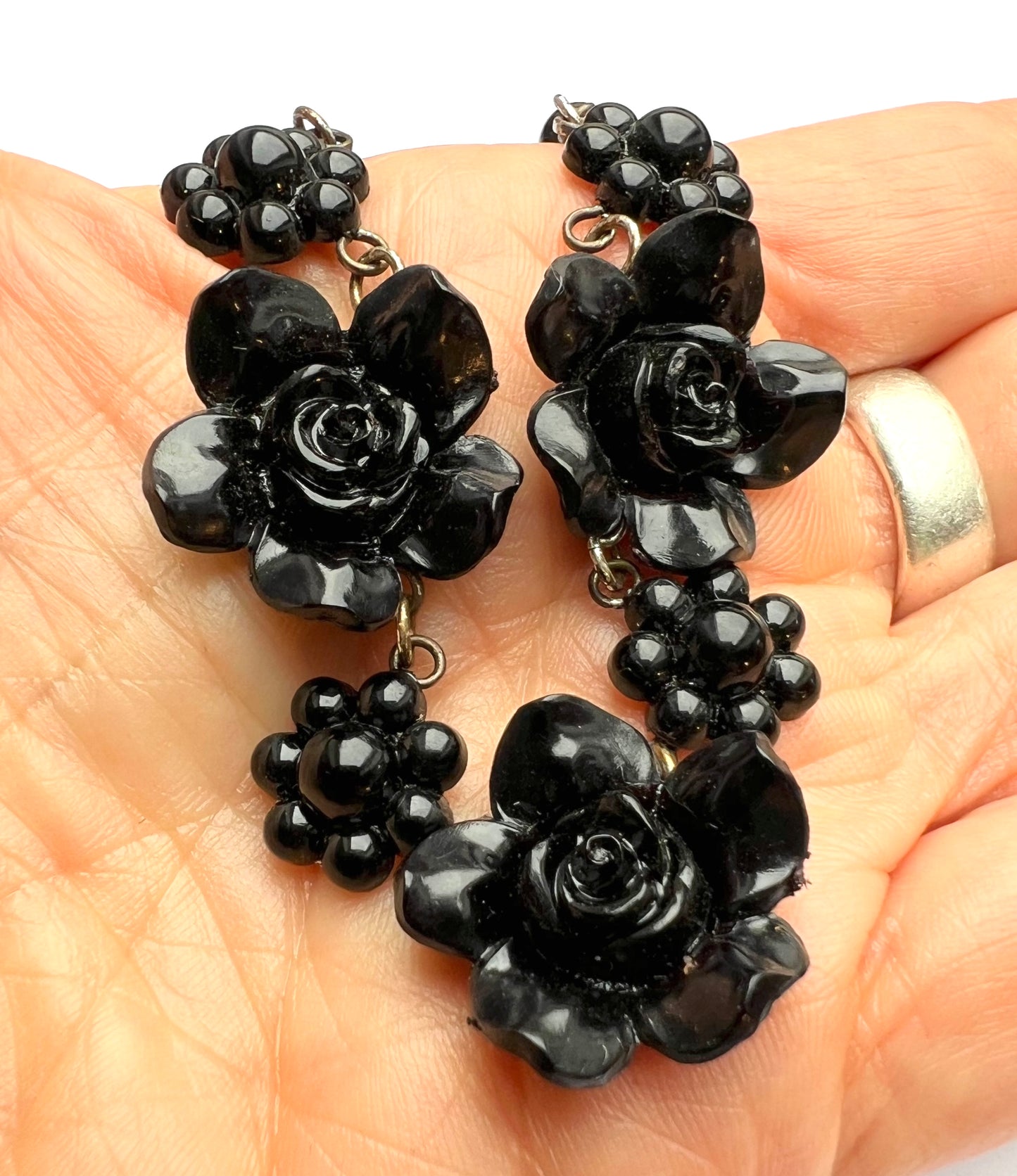 Darkly Pretty Black Flowers 1950s Necklace. 45cm/18"